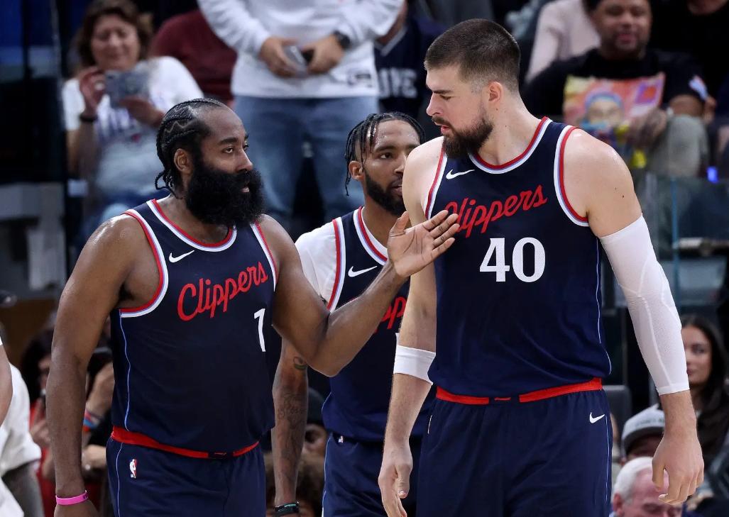 详细阅读:亚博体育官网-布鲁克林篮网发布备战花絮,今晨止住颓势,NBA季后赛任务艰巨,阵容厚度经受考验 亚博体育官网-布鲁克林篮网发布备战花絮,今晨止住颓势,NBA季后赛任务艰巨,阵容厚度经受考验